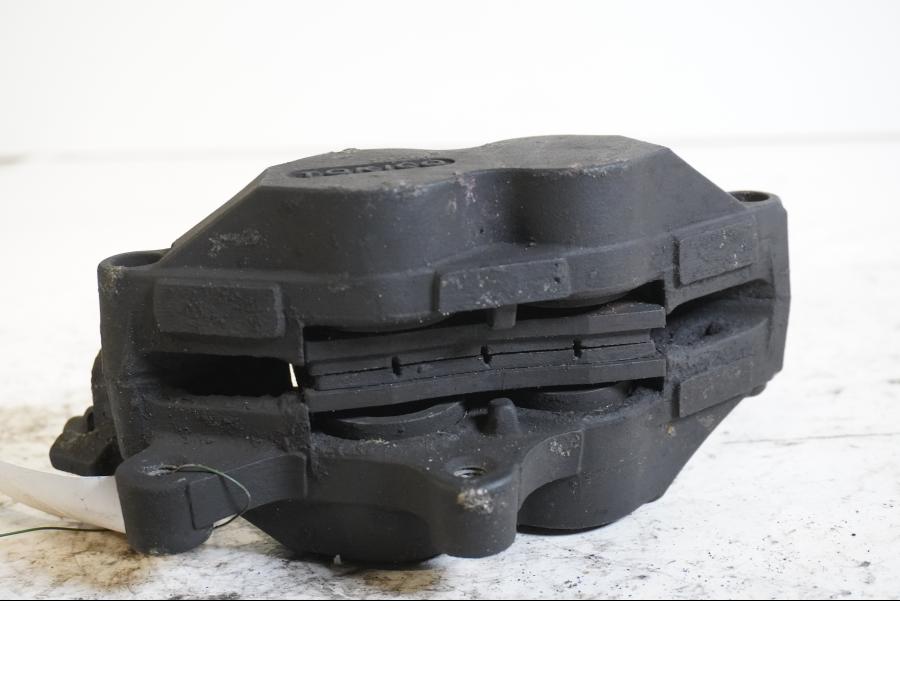 Höger sida pÄ Bromsok frÄn en BMW K 1200 LT -2004 motorcykel.