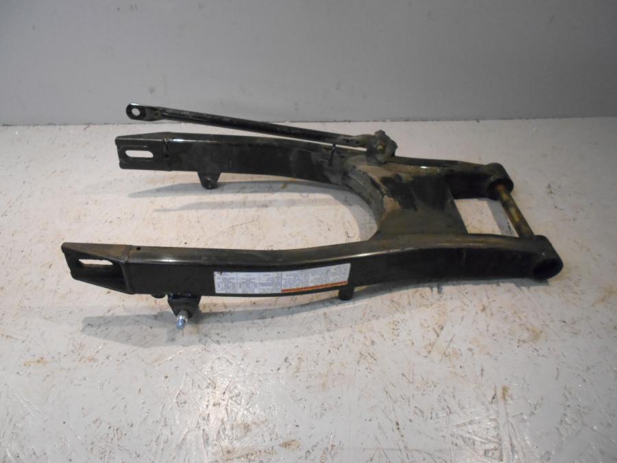 Baksidan på Sving från en Suzuki VZ 800 -2000 motorcykel.