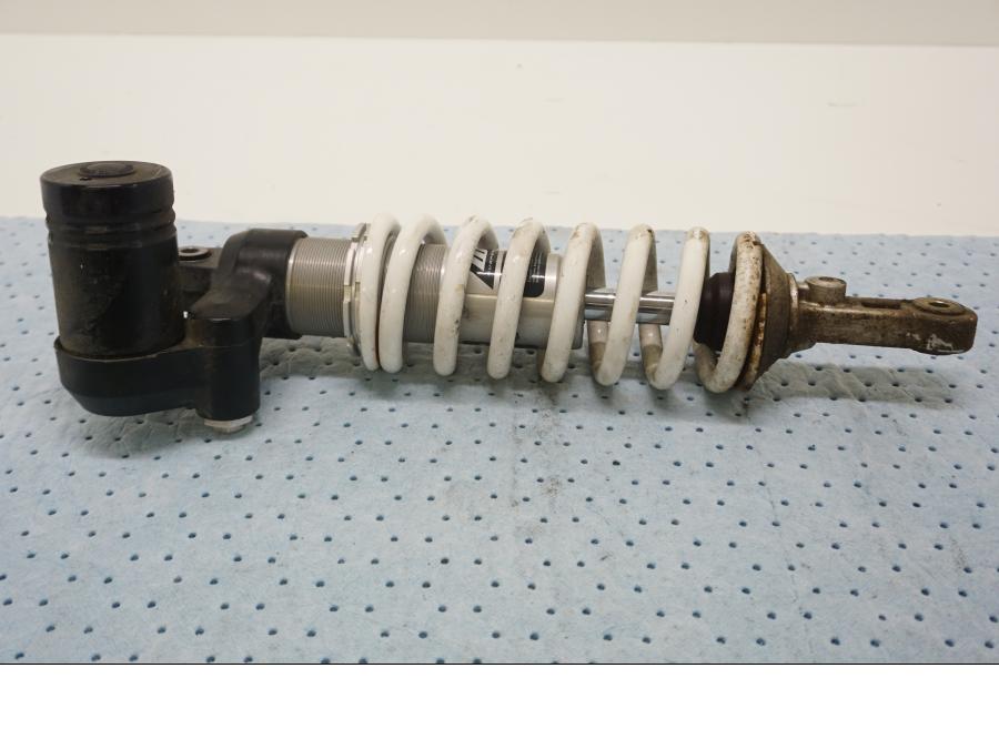 Framsidan på Stötdämpare från en KTM 690 SMCR -2015 motorcykel.