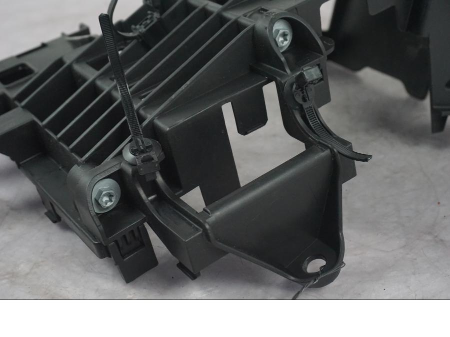 Extrabild2 på Batterihållare från en KTM 1290 Super Duke R -2022 motorcykel.