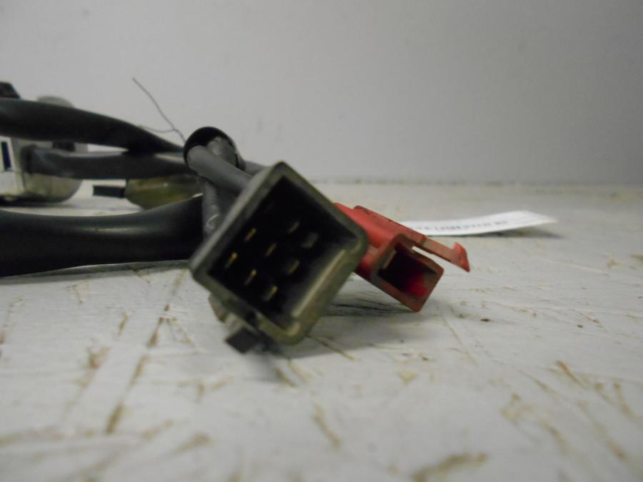 Höger sida på Styrelreglage från en Suzuki VZ 1600 -2004 motorcykel.