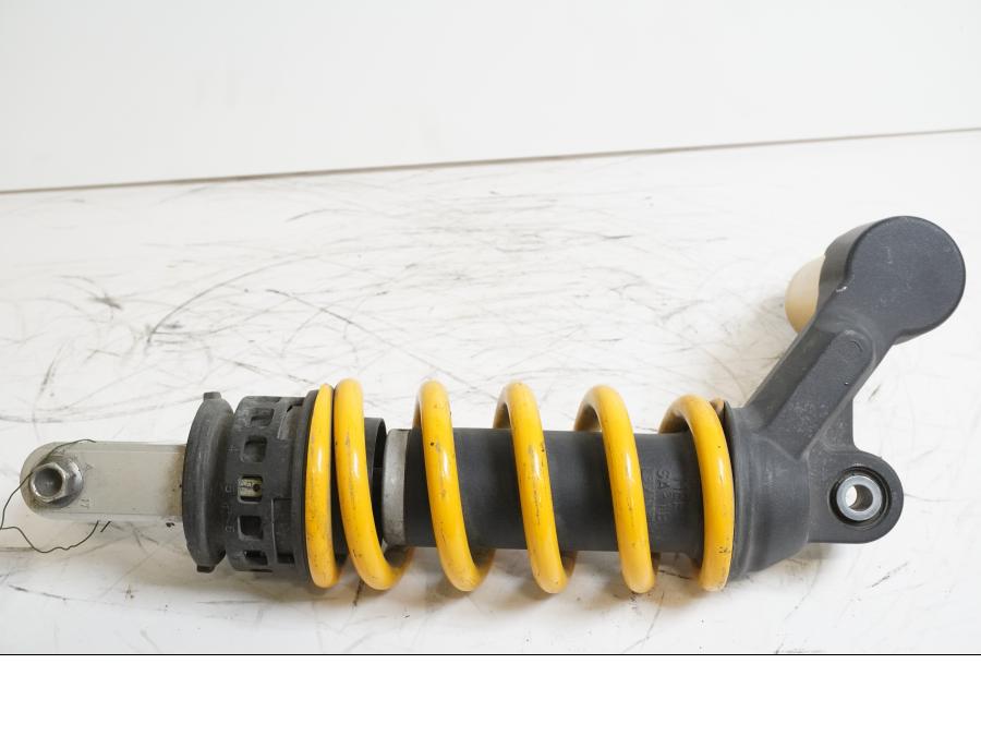 Snett nerifrån på Stötdämpare från en Honda CBR 600 RR -2003 motorcykel.