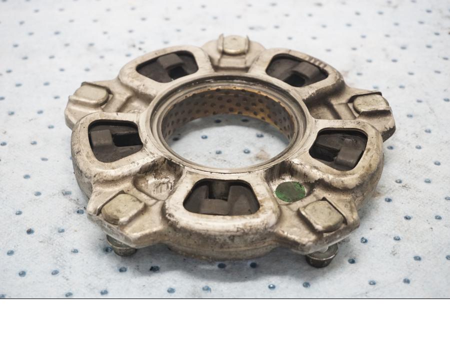 Baksidan pÄ DrevfÀste frÄn en MV Agusta F3 675 -2014 motorcykel.