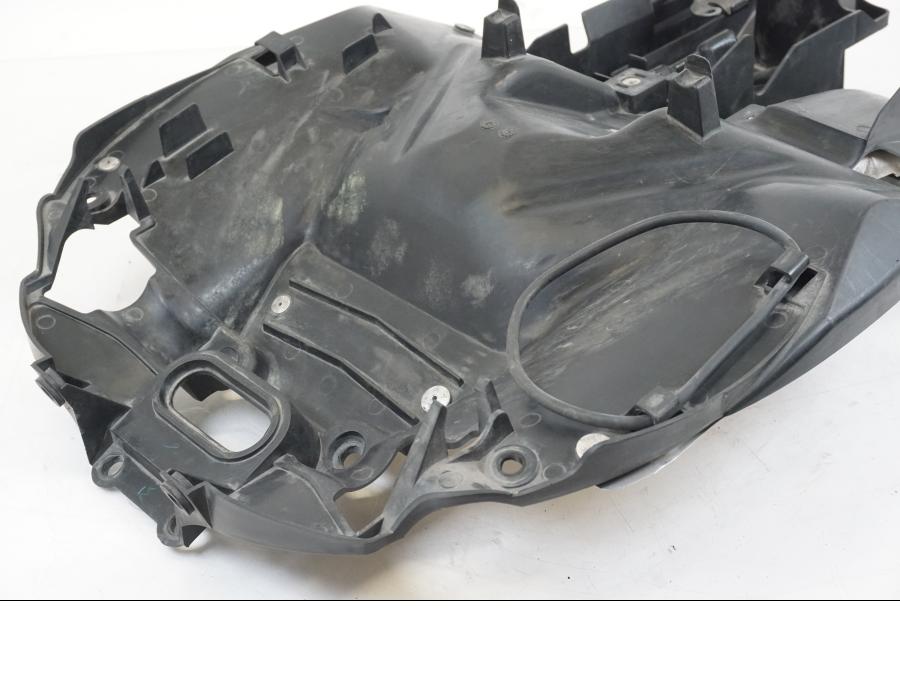 Extrabild3 på Undertail från en Honda VFR 800 -2003 motorcykel.