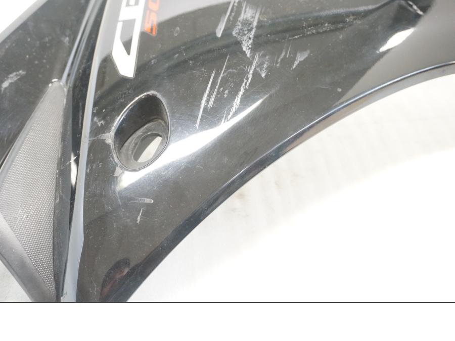 Snett uppifrån på Sidkåpa från en Honda CBR 500 R -2013 motorcykel.