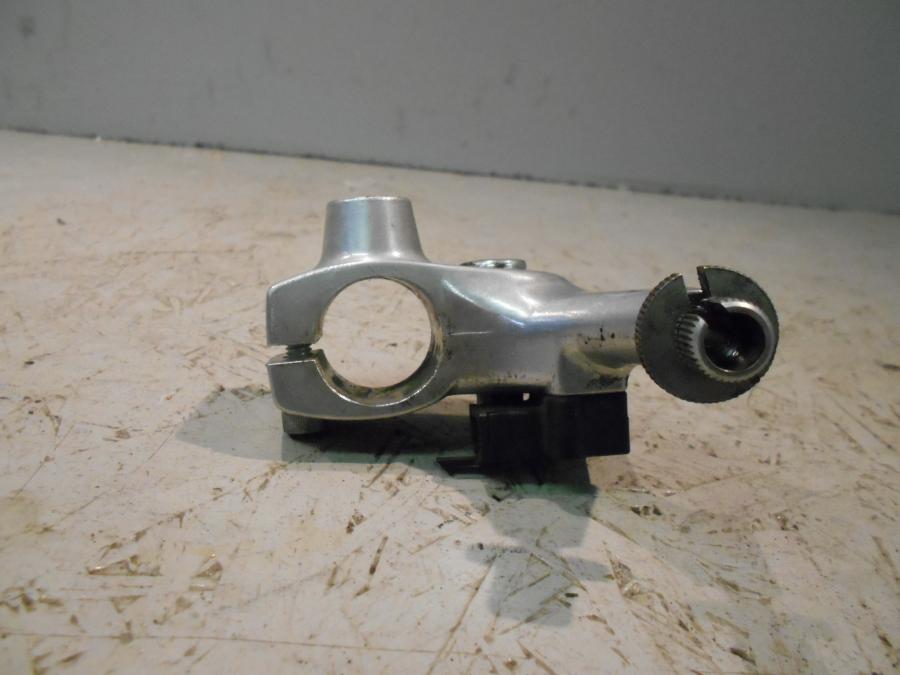 Höger sida på Kopplingsklo från en Suzuki VZ 800 -2000 motorcykel.