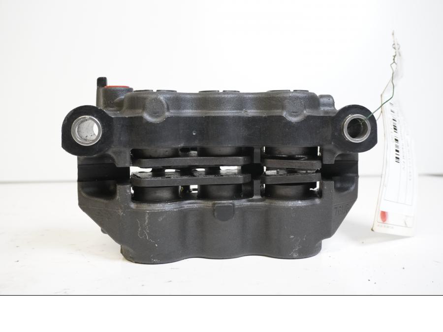 Höger sida pÄ Bromsok frÄn en Yamaha YZF 1000 R1 -2008 motorcykel.