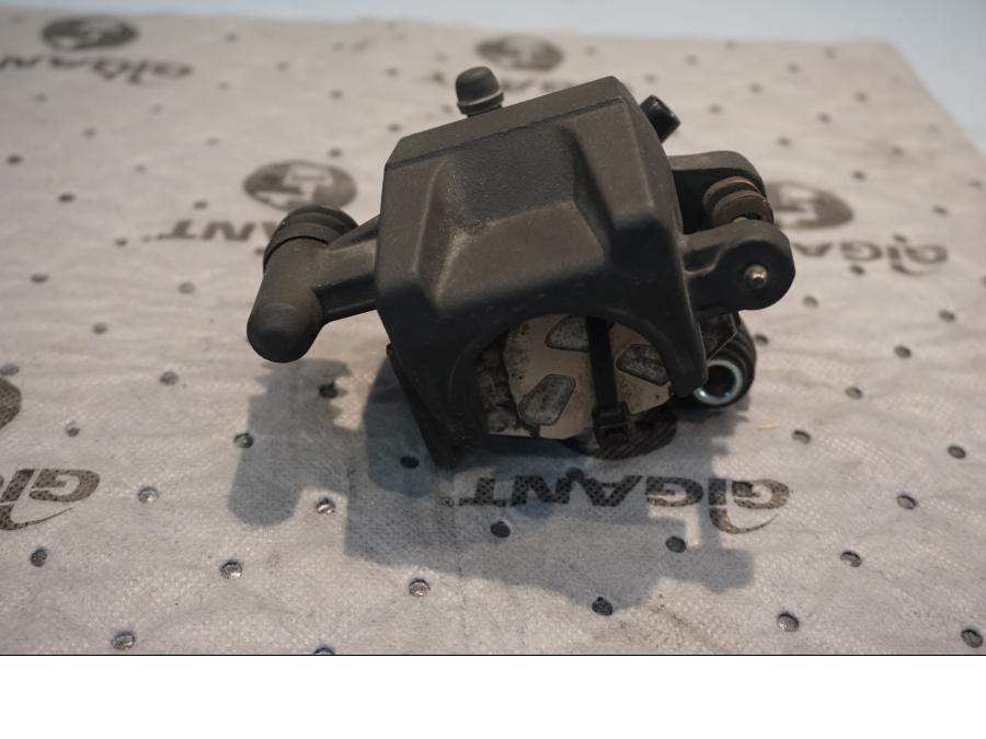 Baksidan på Bromsok från en Suzuki GSX-R 1000 -2008 motorcykel.