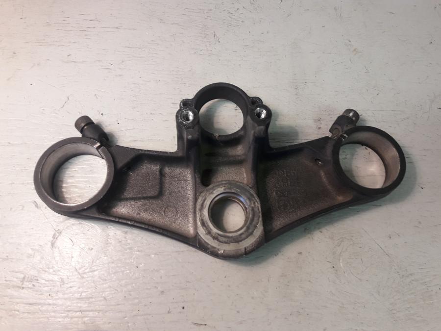 Baksidan på Gaffelkrona från en Honda CBR 600 -1999 motorcykel.