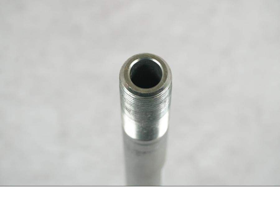 Vänster sida på Axel från en Kawasaki Z 900 -2019 motorcykel.