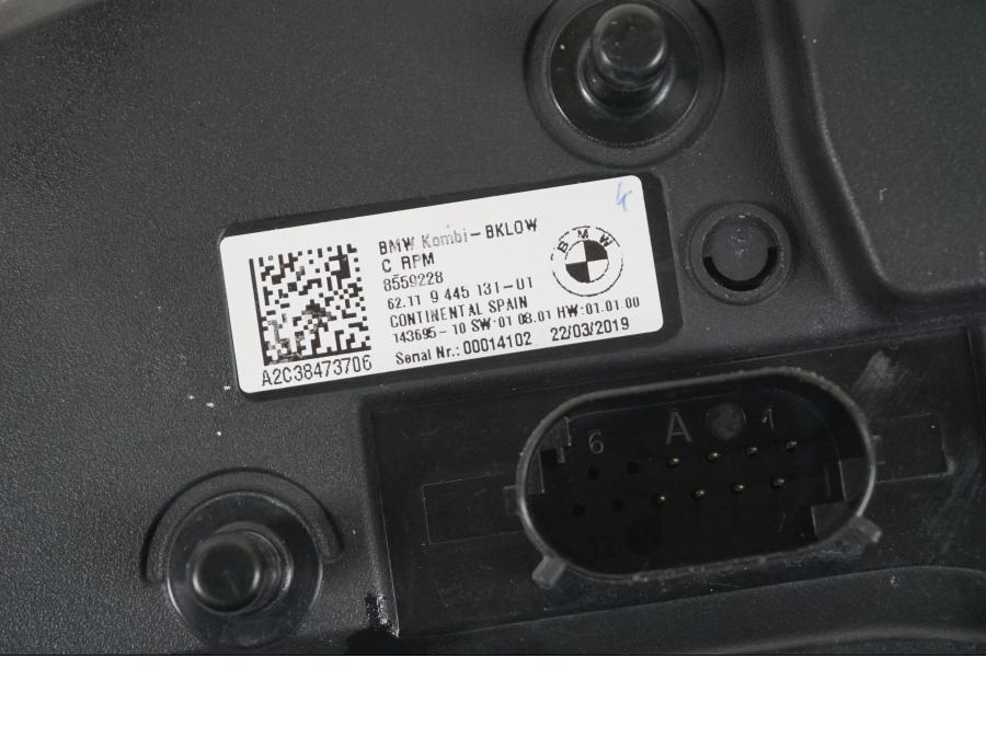 Vänster sida på Instrumentpanel från en BMW F 750 GS -2019 motorcykel.