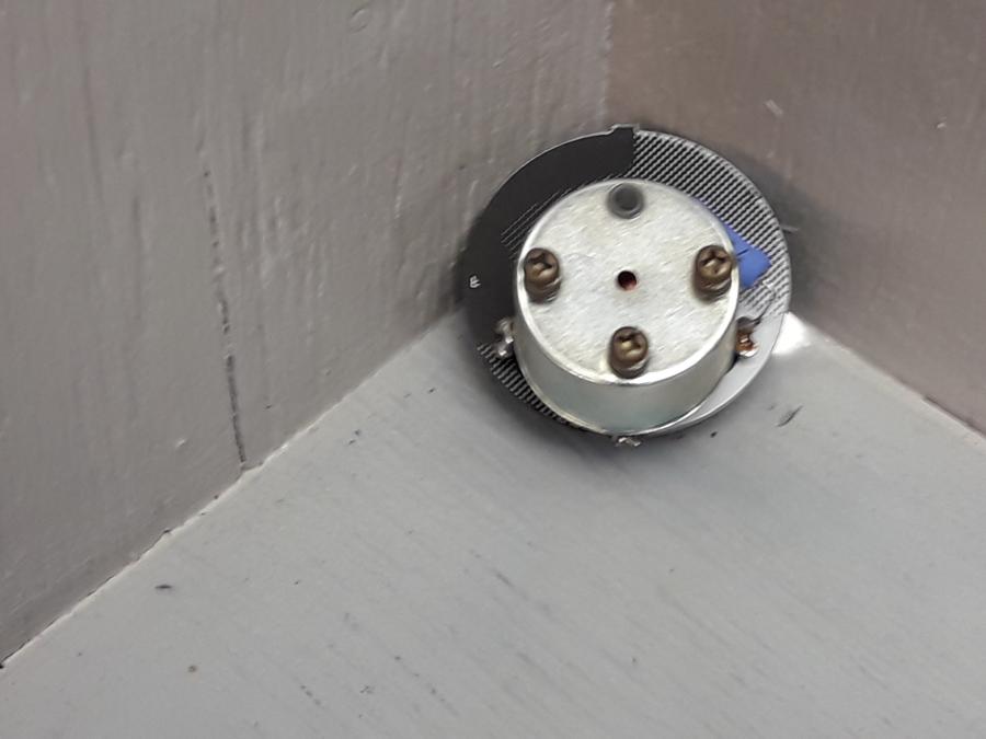 Baksidan på Bensinmätare från en Honda CBR 125 R -2005 motorcykel.