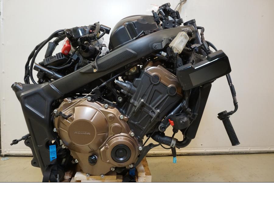 Framsidan på Motorpaket från en Honda CBR 650 R -2019 motorcykel.