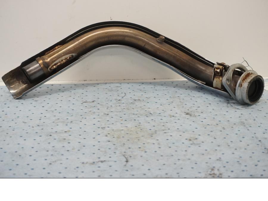 Baksidan pÄ Grenrör frÄn en Yamaha XV 1600 -1999 motorcykel.