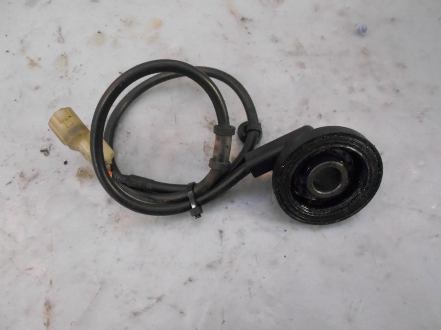 Höger sida på Hastighetsdrivning från en Yamaha YZF-R 125 -2012 motorcykel.