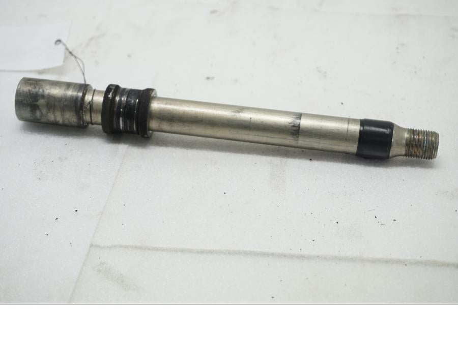 Framsidan på Axel från en Yamaha MT-03 -2007 motorcykel.