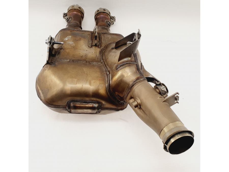 Vänster sida på Mellanburk från en Yamaha YZF 1000 R1 -2017 motorcykel.