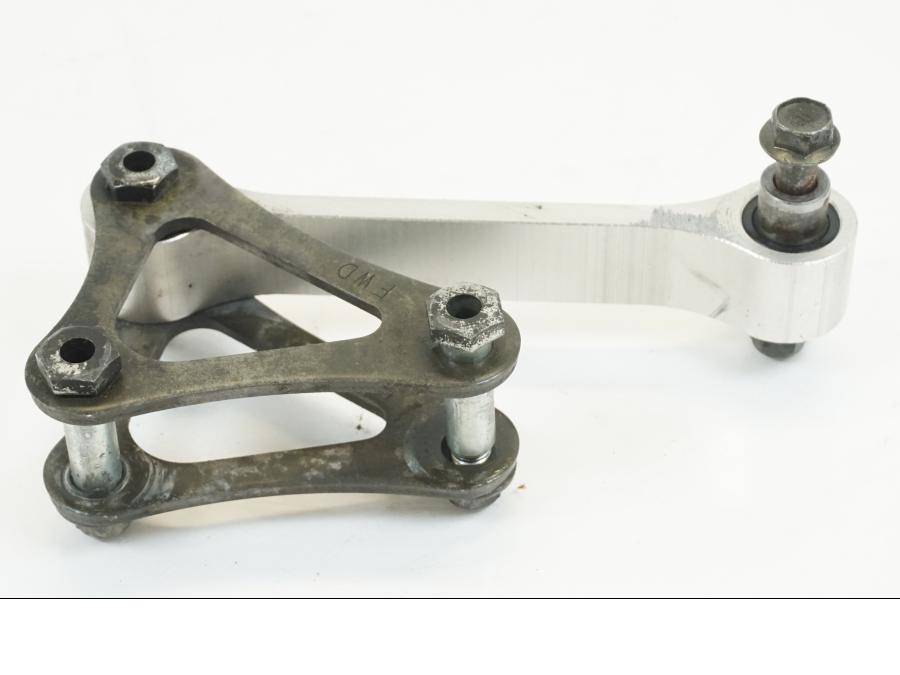 Vänster sida på Stötdämparlänkage från en Yamaha YZF R6 -1999 motorcykel.