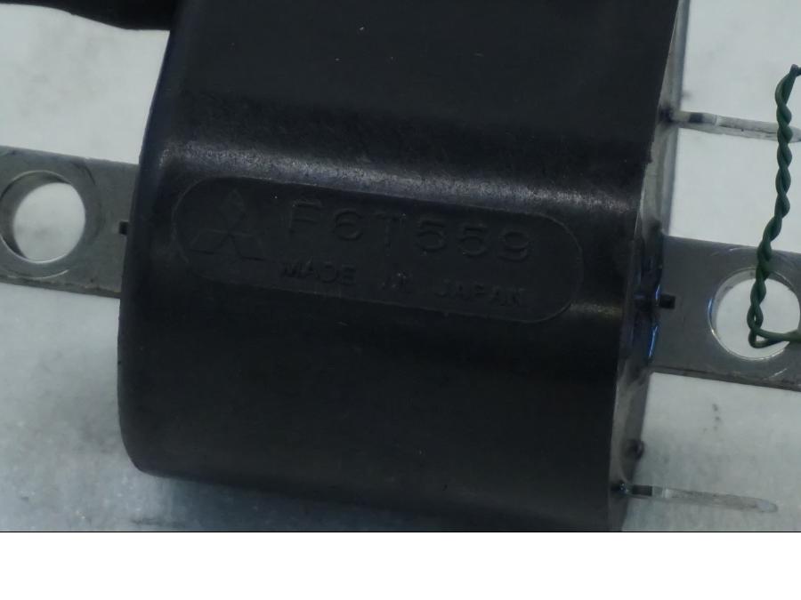 Höger sida på Tändspole från en Suzuki DL 1000 -2016 motorcykel.