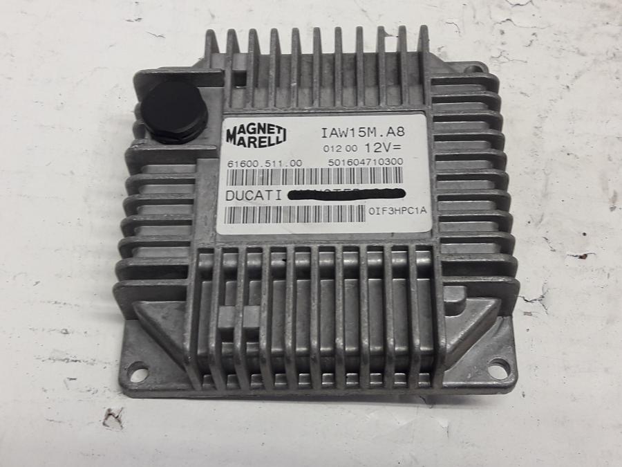 Baksidan på CDI / ECU från en Ducati 750 SS -2000 motorcykel.