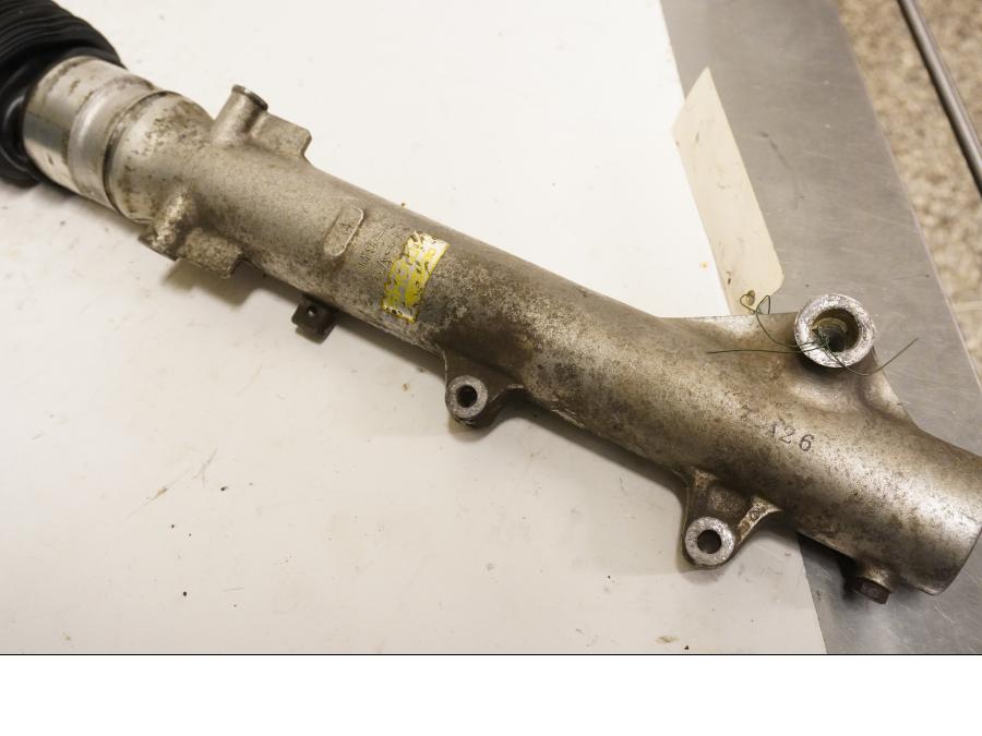 Snett uppifrån på Gaffelben från en Honda XL 600 V -1987 motorcykel.