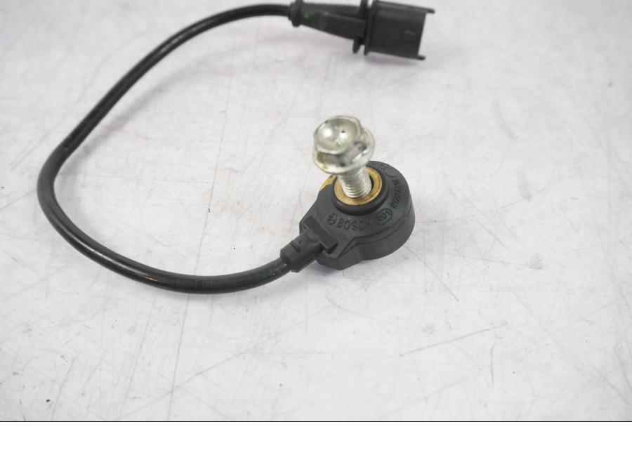 Baksidan på Knacksensor från en Ducati Multistrada 1260 -2020 motorcykel.