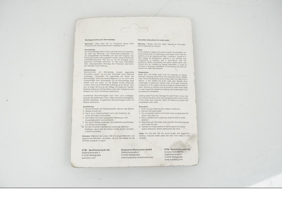 Höger sida på Bromsbelägg från en Universal Universal -0 moped.