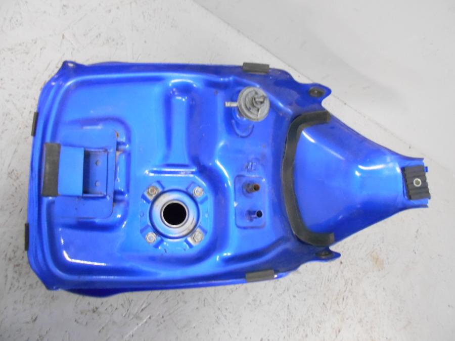 Snett uppifrån på Bensintank från en Honda CBR 125 R -2006 motorcykel.