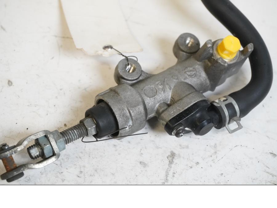 Vänster sida på Bromshuvudcylinder från en Suzuki GSX-R 600 -1999 motorcykel.