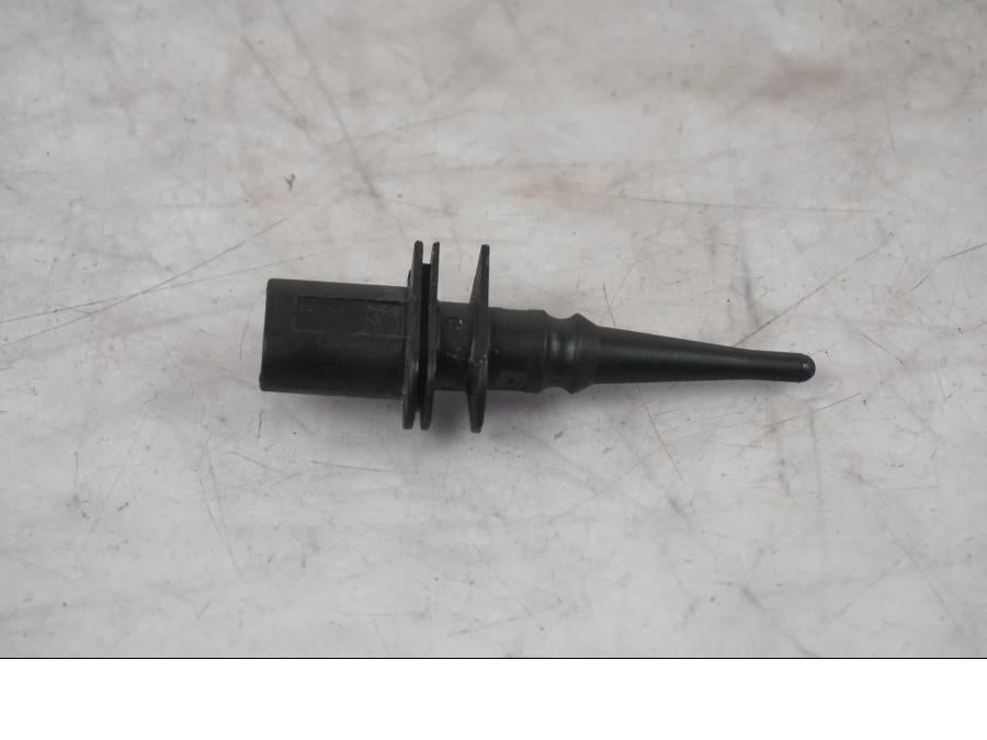 Höger sida på Temperatursensor från en BMW F 800 R -2018 motorcykel.