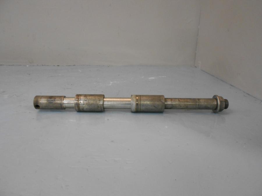 Framsidan på Axel från en Kawasaki VN 1500 Classic Tourer -2002 motorcykel.