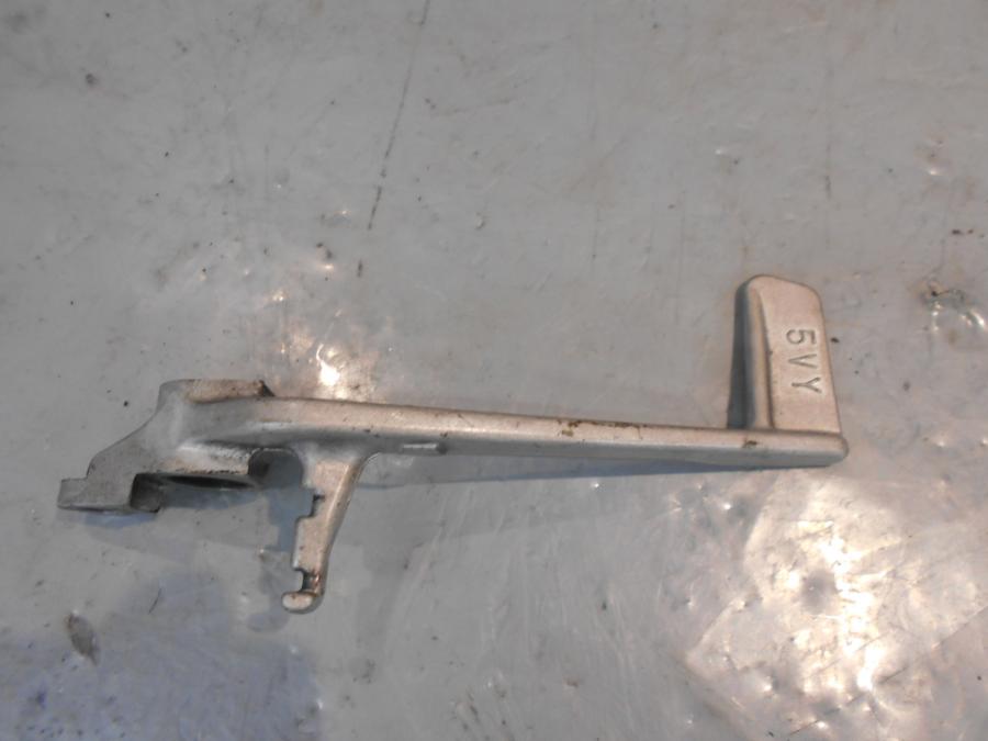 Baksidan på Bromspedal från en Yamaha YZF 1000 R1 -2005 motorcykel.