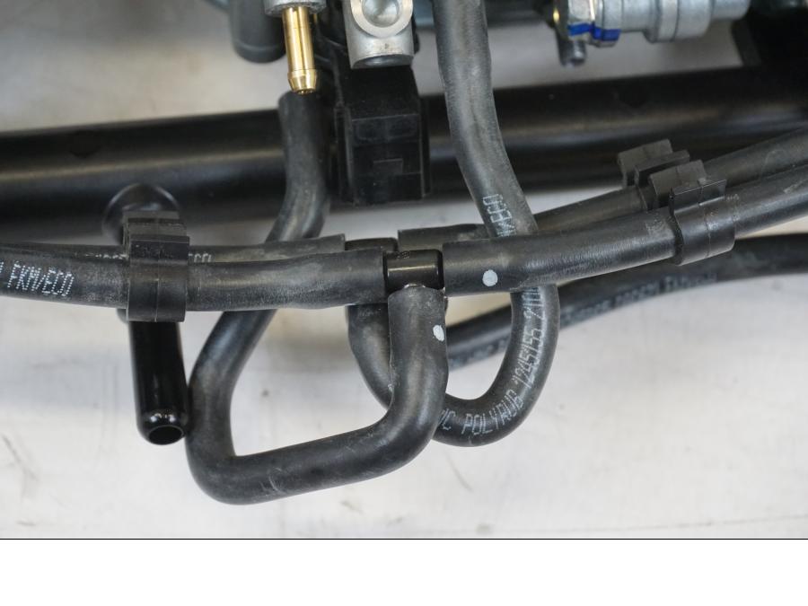 Extrabild2 på Spjällhus från en Triumph Speed Triple -2021 motorcykel.