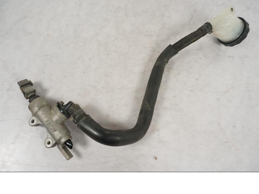 Framsidan på Bromshuvudcylinder från en Honda CBR 1100 XX -1999 motorcykel.