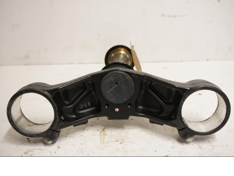 Baksidan på Gaffelkrona från en Yamaha FZ-8 -2011 motorcykel.