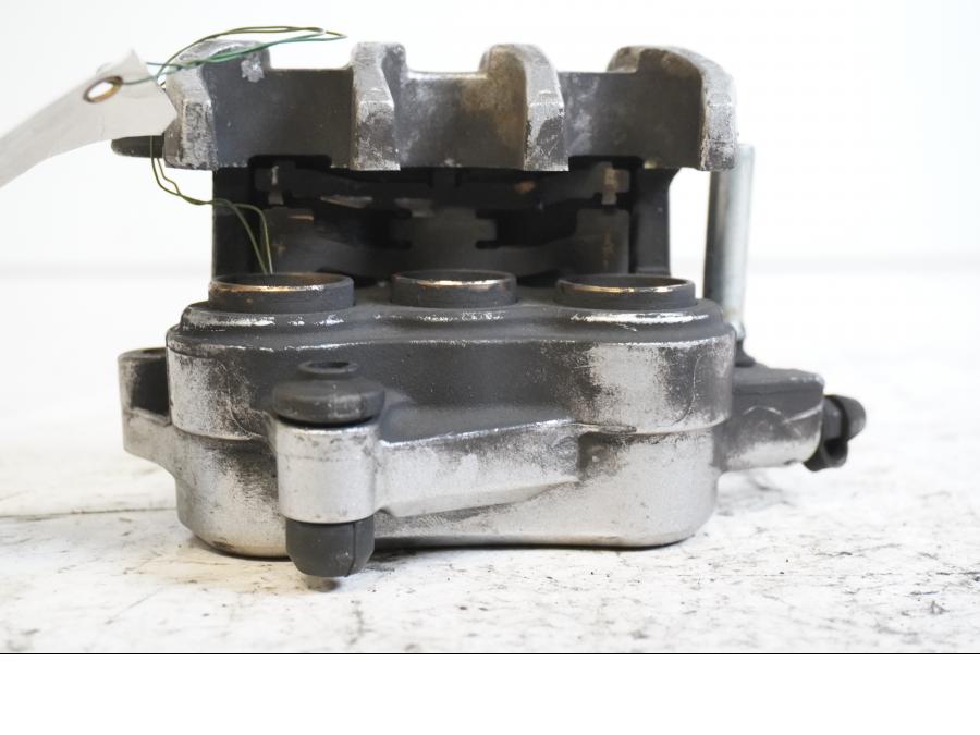 Höger sida på Bromsok från en Suzuki VLR 1800 -2008 motorcykel.