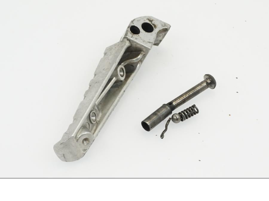 Snett uppifrån på Fotpinne från en Yamaha WR 125 -2010 motorcykel.