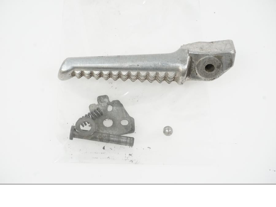 Höger sida på Fotpinne från en Aprilia Tuono V4R -2016 motorcykel.