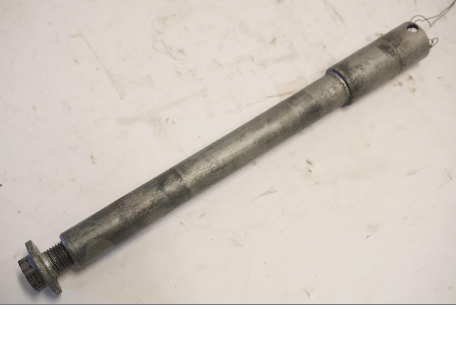 Framsidan på Axel från en BMW F 650 CS -2002 motorcykel.