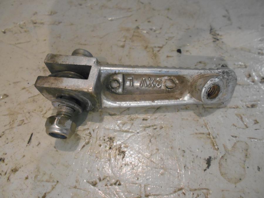 Baksidan på Fotpinne från en Yamaha YZF R6 -2000 motorcykel.