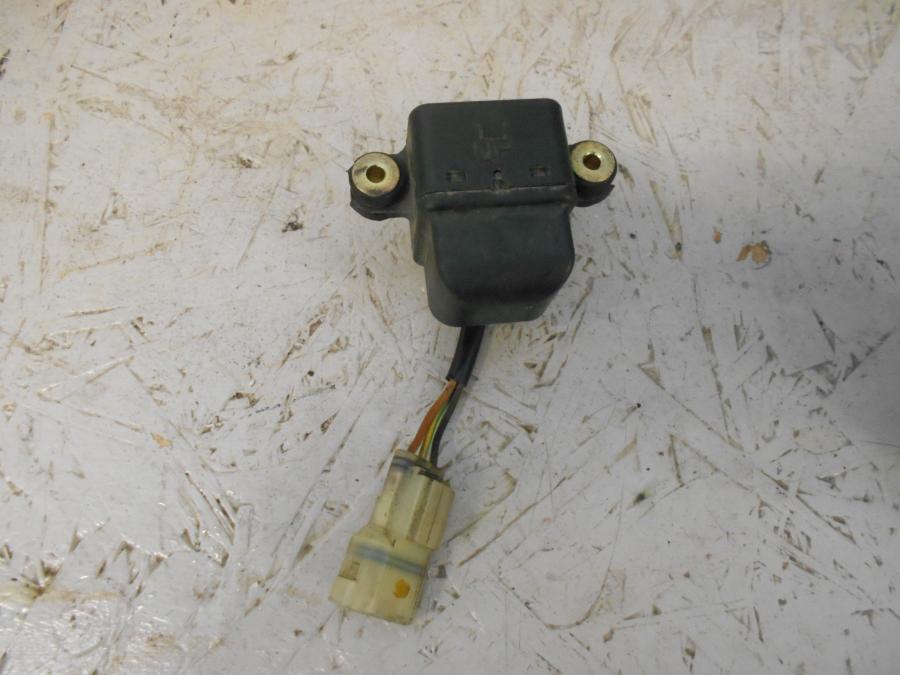 Framsidan på Tilt Sensor från en Suzuki VZ 1600 -2004 motorcykel.