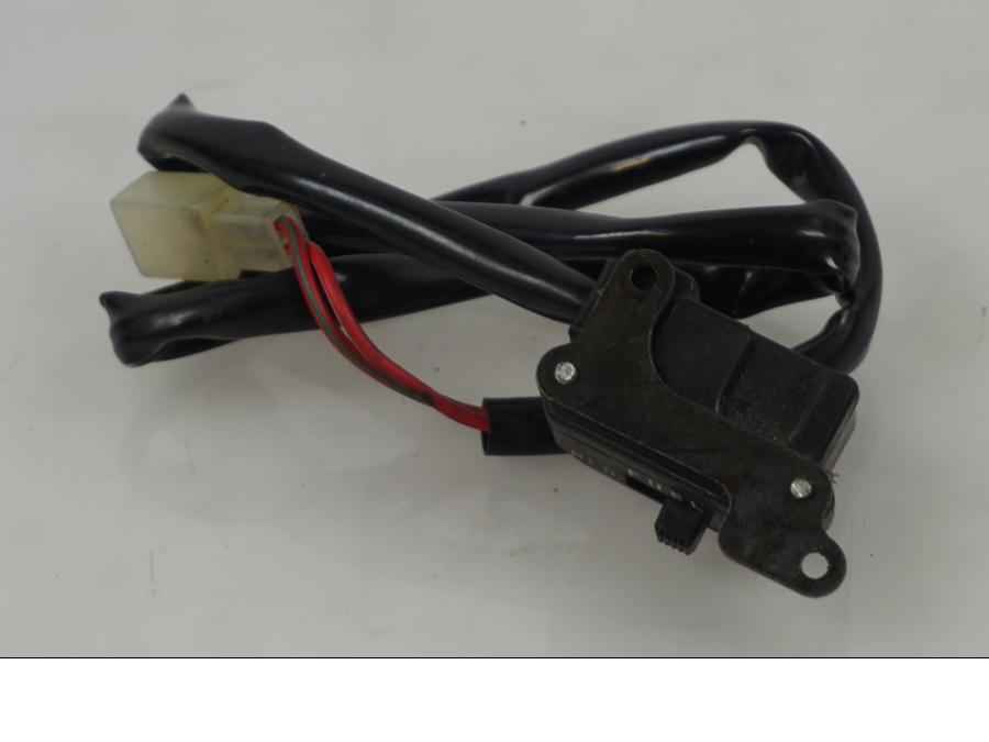 Baksidan på Bensinreservkontakt från en Yamaha XV 1100 -1996 motorcykel.