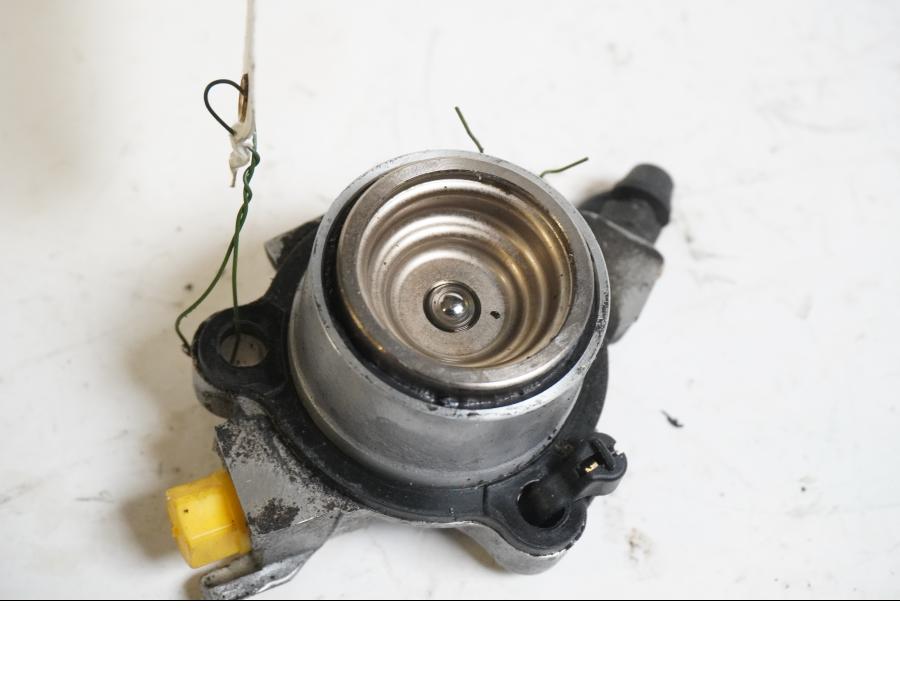 Baksidan på Kopplingslavcylinder från en Kawasaki VN 1600 Mean Streak -2004 motorcykel.