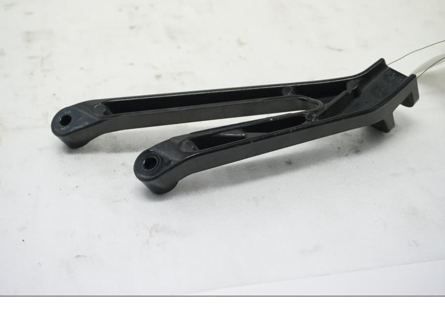 Baksidan på Fotpinnefäste från en BMW S 1000 RR -2010 motorcykel.