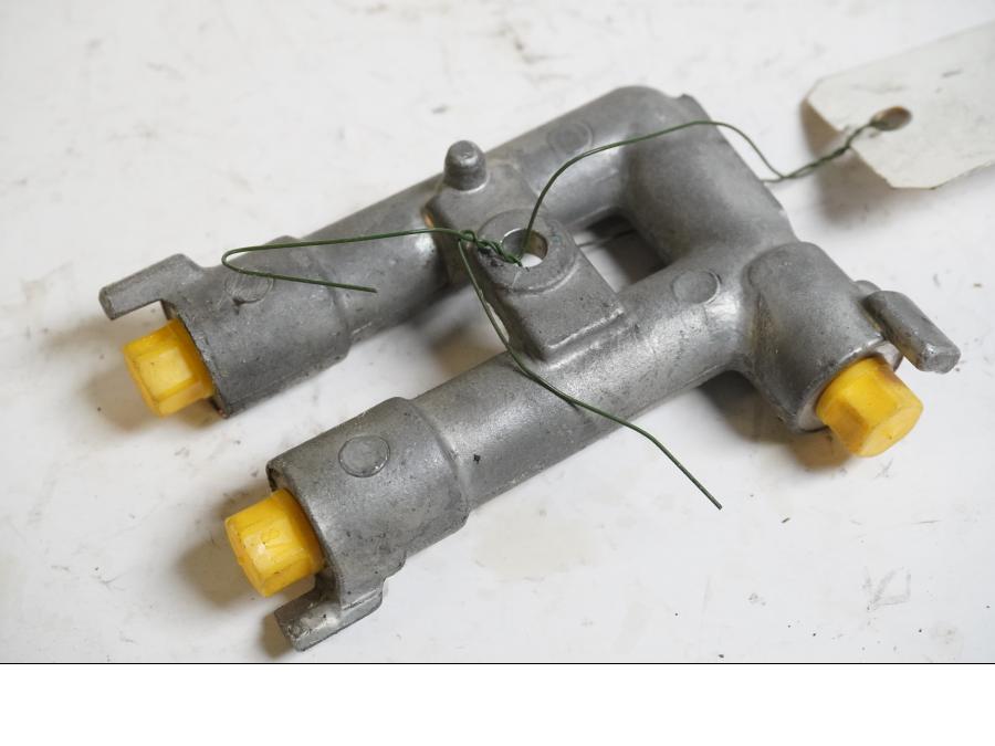 Baksidan på Bromsfördelare från en Suzuki GSX-R 1100 -1991 motorcykel.