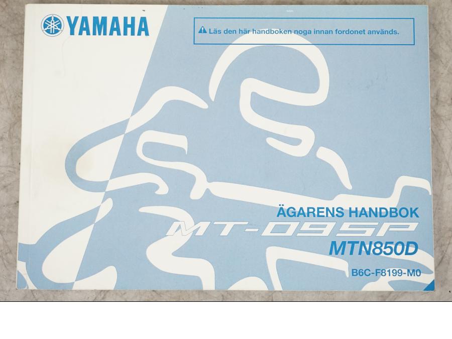 Framsidan på Instruktionsbok från en Yamaha MT-09 SP -2018 motorcykel.