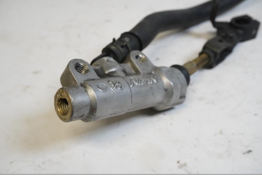 Snett uppifrån på Bromshuvudcylinder från en Yamaha XVS 1100 -2001 motorcykel.