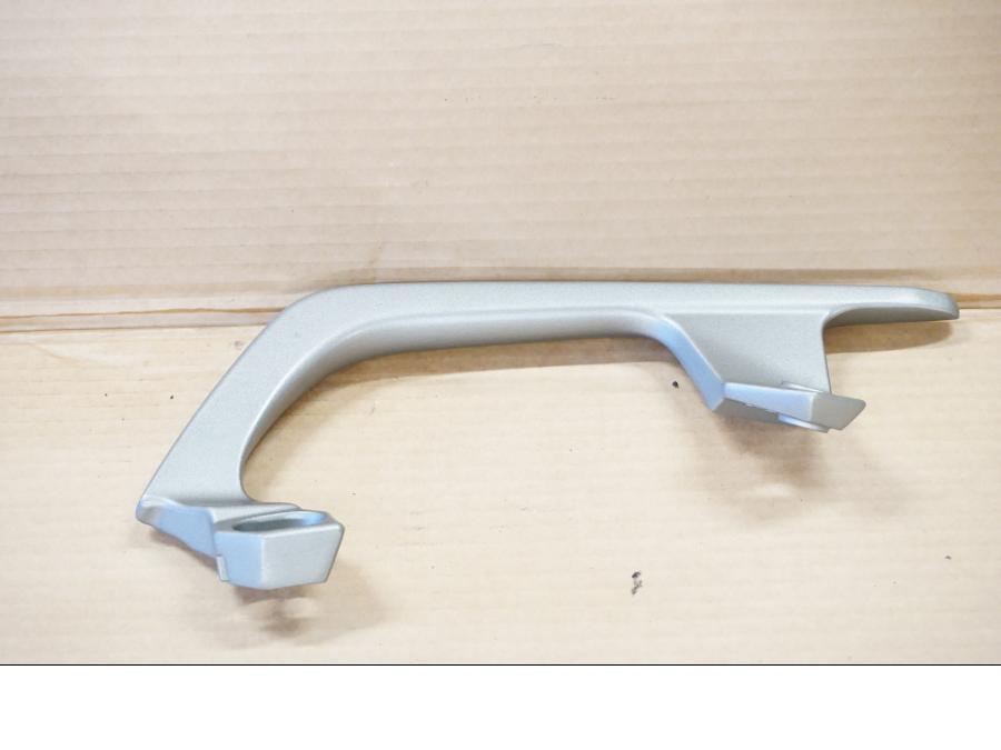 Framsidan på Passagerarhandtag från en Yamaha MT-09 Tracer -2019 motorcykel.