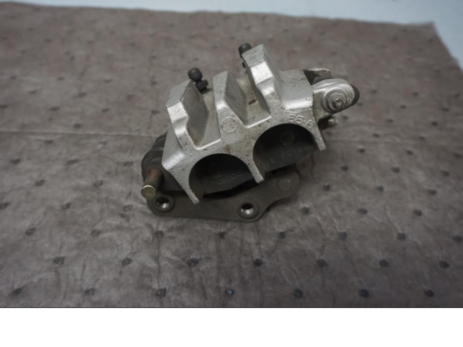 Baksidan på Bromsok från en Kawasaki VN 1500 Mean Streak -2003 motorcykel.