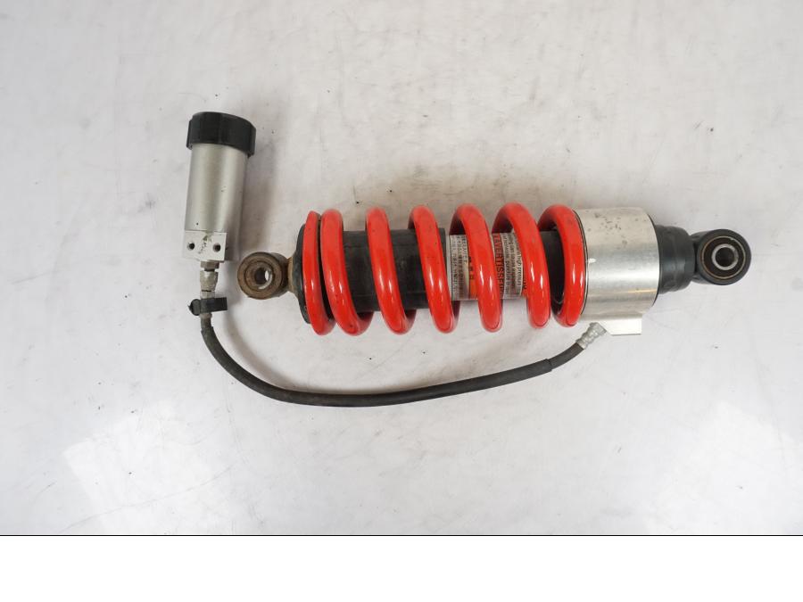 Snett uppifrån på Stötdämpare från en Kawasaki Versys 650 -2014 motorcykel.